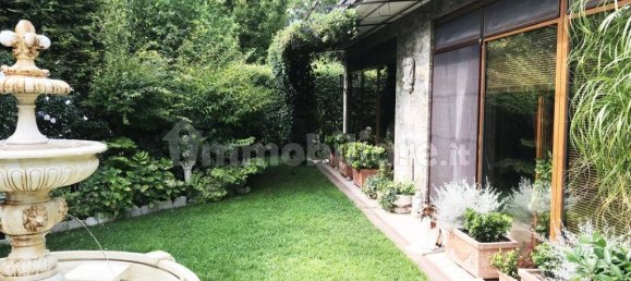 2 bedrooms Villa in Padenghe sul Garda, Italy No. 238898 3