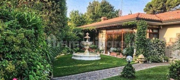 2 bedrooms Villa in Padenghe sul Garda, Italy No. 238898 17