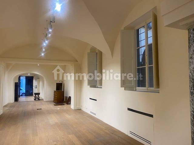 2 rooms Commercial property in Florence, Italy No. 220293