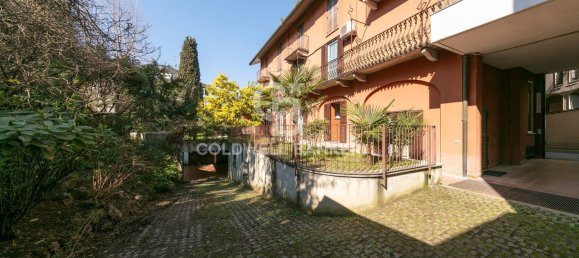 6 rooms Villa in Busto Arsizio, Italy No. 140487 4