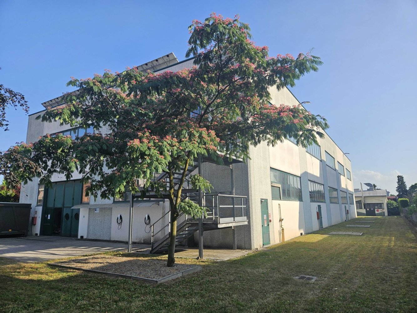 Склад 2300м² в Галларате, Италия № 263889