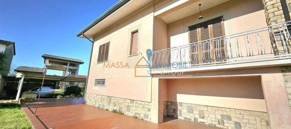 3 bedrooms Villa in Montignoso, Italy No. 48885 4