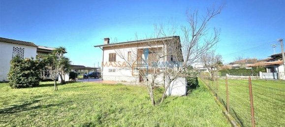 3 bedrooms Villa in Montignoso, Italy No. 48885 7