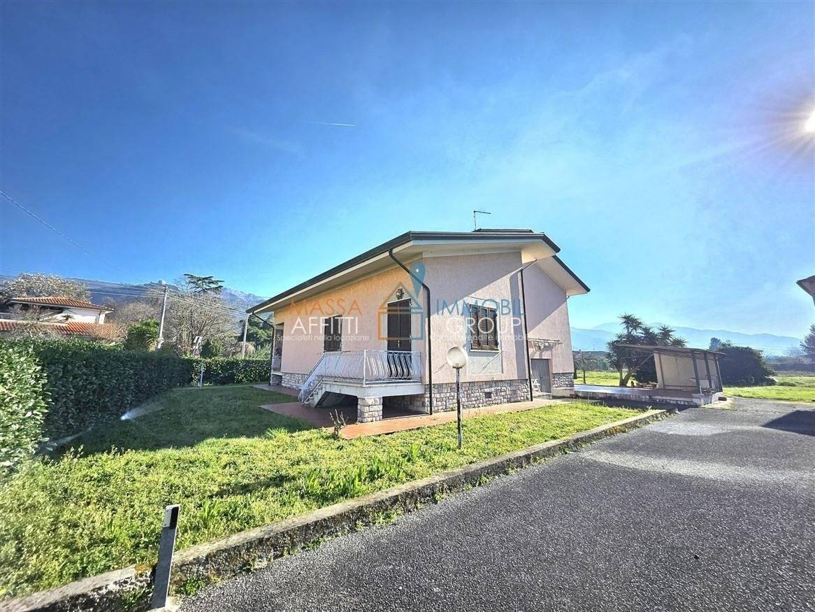 3 bedrooms Villa in Montignoso, Italy No. 48885