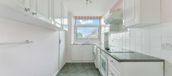 2 bedrooms Apartment in London, United Kingdom No. 9930 3