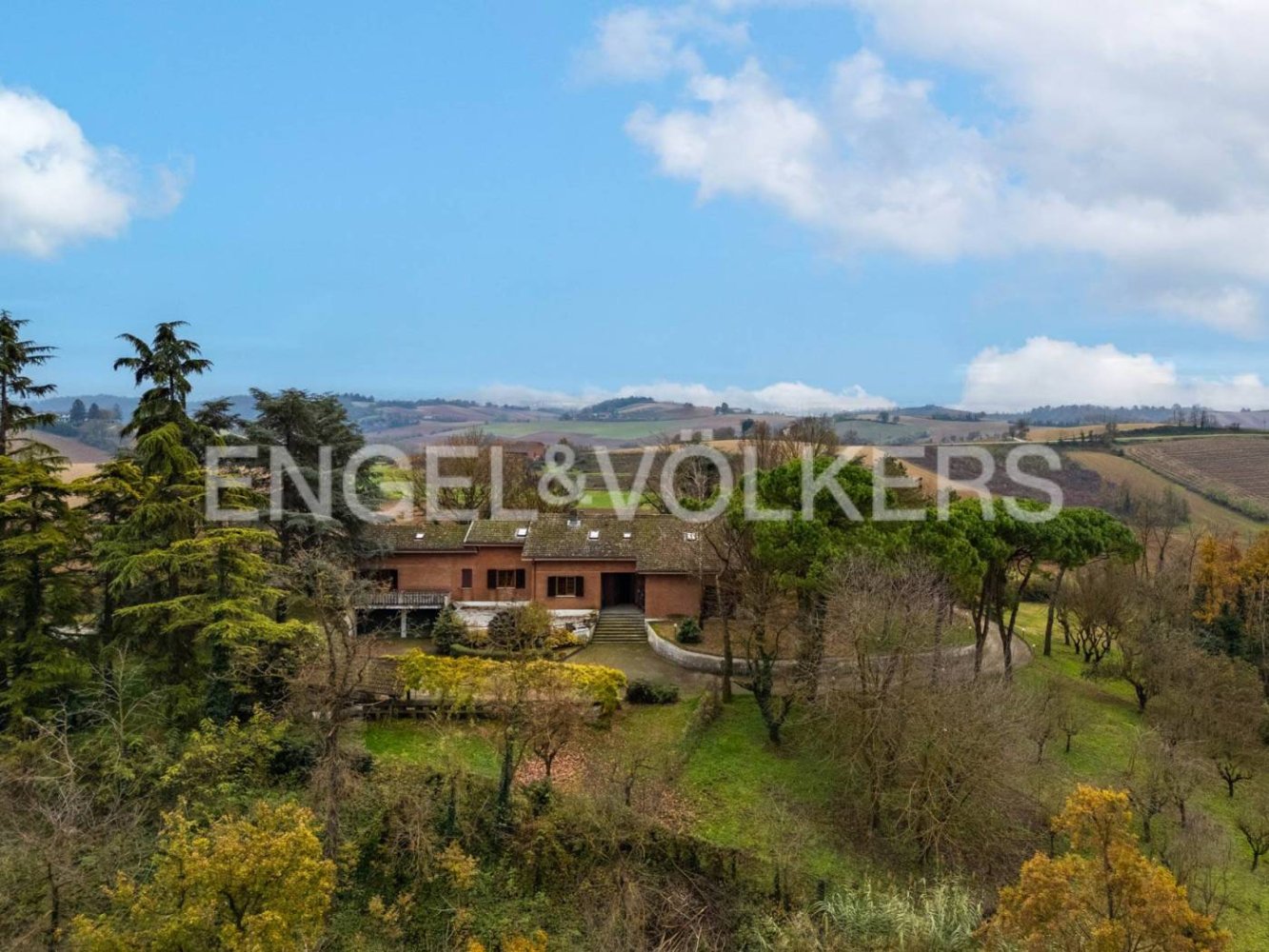 5 bedrooms Villa in Lu e Cuccaro Monferrato, Italy No. 126130