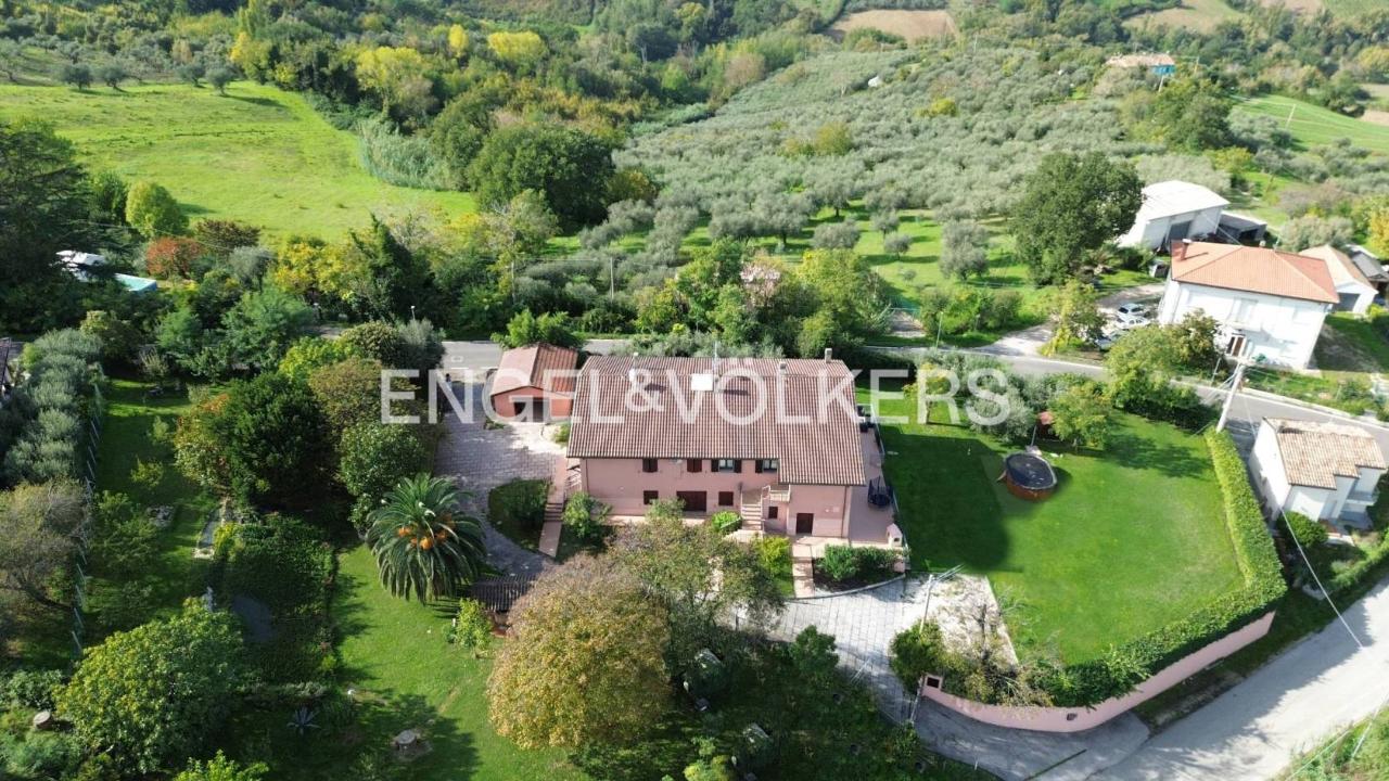 6 rooms Villa in Saludecio, Italy No. 77340