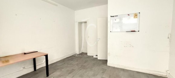 32m² Commercial property in Paris, France No. 344509 2