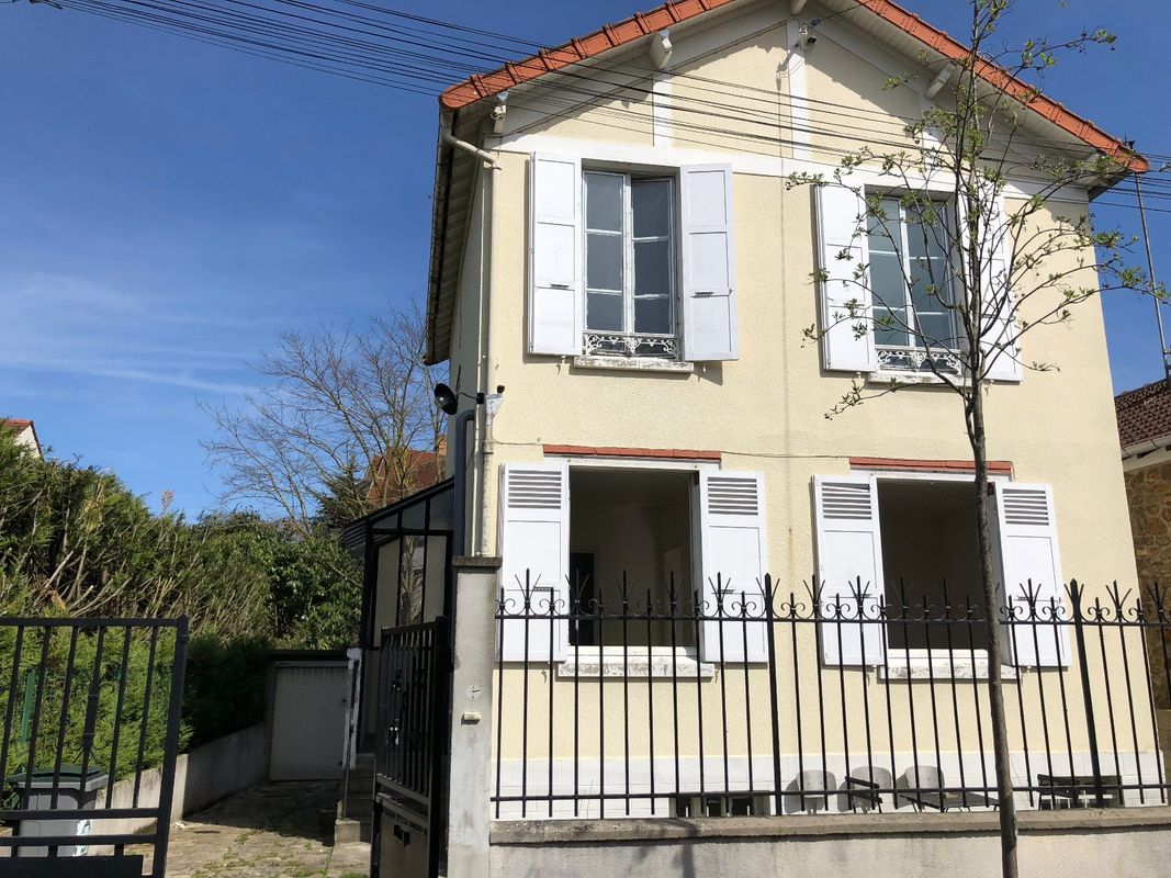 3 Schlafzimmer Haus in Viry-Chatillon, France, Nr. 124332