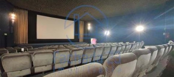 1100m² Commercial property in Porto, Portugal No. 60092 2