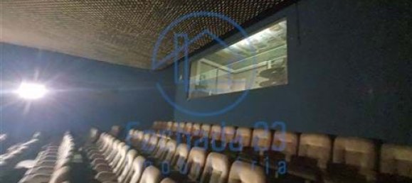 1100m² Commercial property in Porto, Portugal No. 60092 11