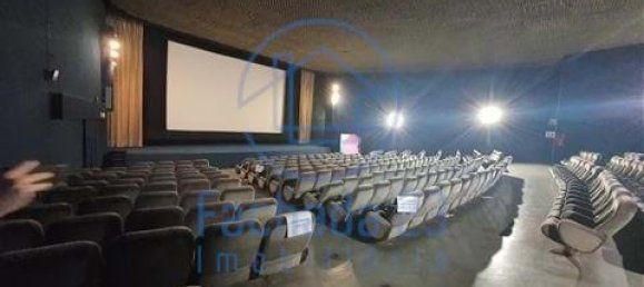 1100m² Commercial property in Porto, Portugal No. 60092 18