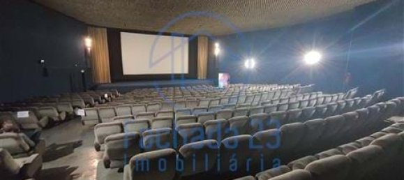 1100m² Commercial property in Porto, Portugal No. 60092 10