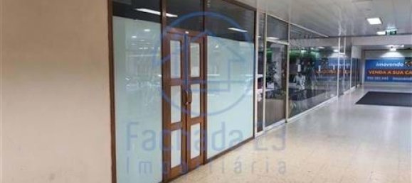 1100m² Commercial property in Porto, Portugal No. 60092 13