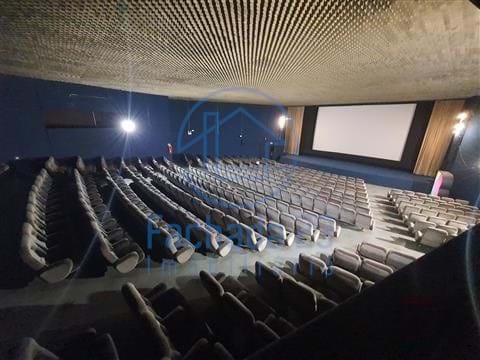 1100m² Commercial property in Porto, Portugal No. 60092