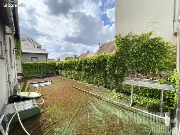 Casa de 5 dormitorios en Courbevoie, France No. 277886