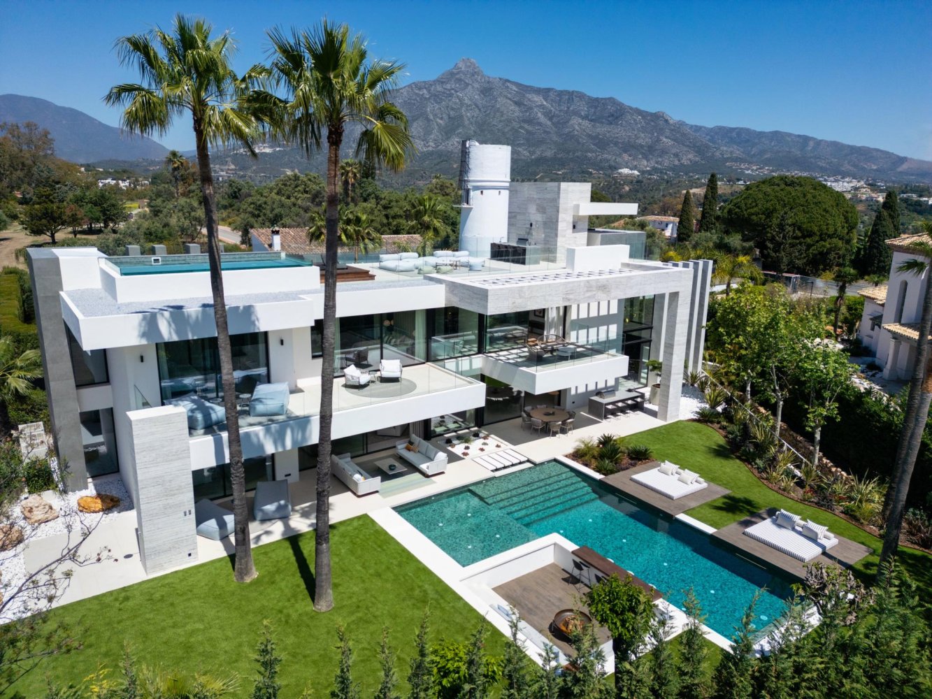6 bedrooms Villa in Marbella, Spain No. 106192