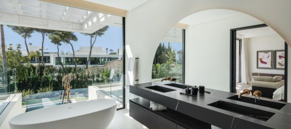 6 bedrooms Villa in Marbella, Spain No. 106192 14