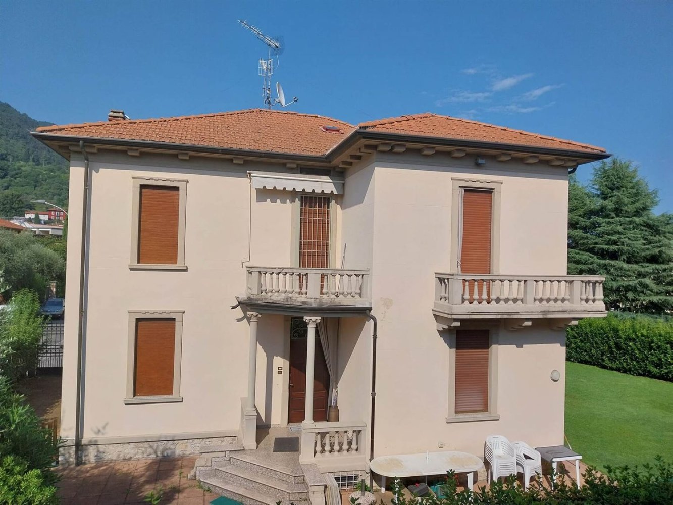 8 rooms Villa in Salò, Italy No. 156242