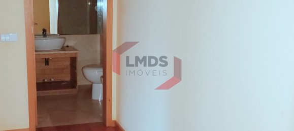 Квартира с 3 спальнями в Матозиньюш, Португалия № 32244 16