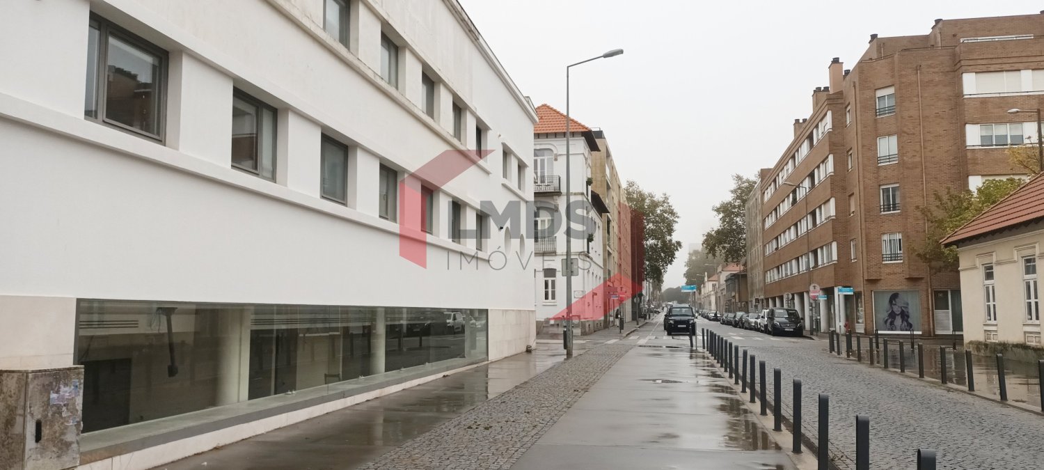 Квартира с 3 спальнями в Матозиньюш, Португалия № 32244