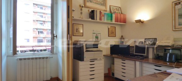 131m² Office in Rome, Italy No. 215972 10