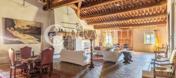 10 bedrooms Villa in Lucca, Italy No. 102376 9