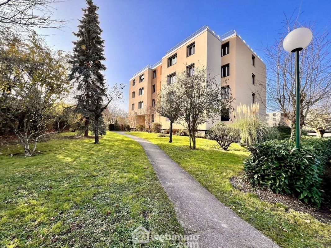 Квартира с 1 спальней в Сент-Женевьев-де-Буа, Франция № 179534