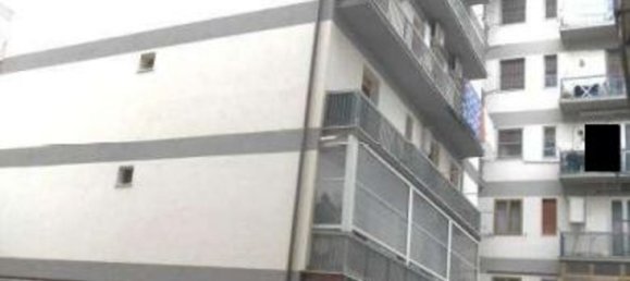 5 rooms Apartment in Campi Bisenzio, Italy No. 292882 2