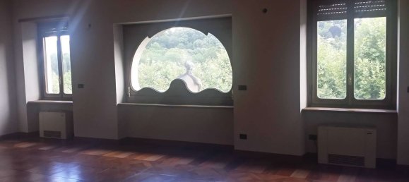 9 rooms Apartment in Turin, Italy No. 55440 8