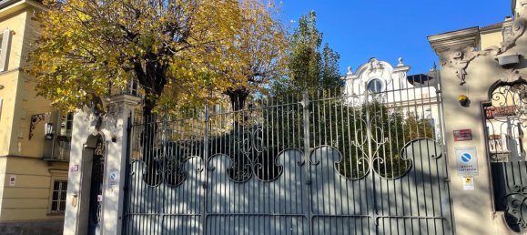 9 rooms Apartment in Turin, Italy No. 55440 2