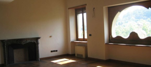 9 rooms Apartment in Turin, Italy No. 55440 5