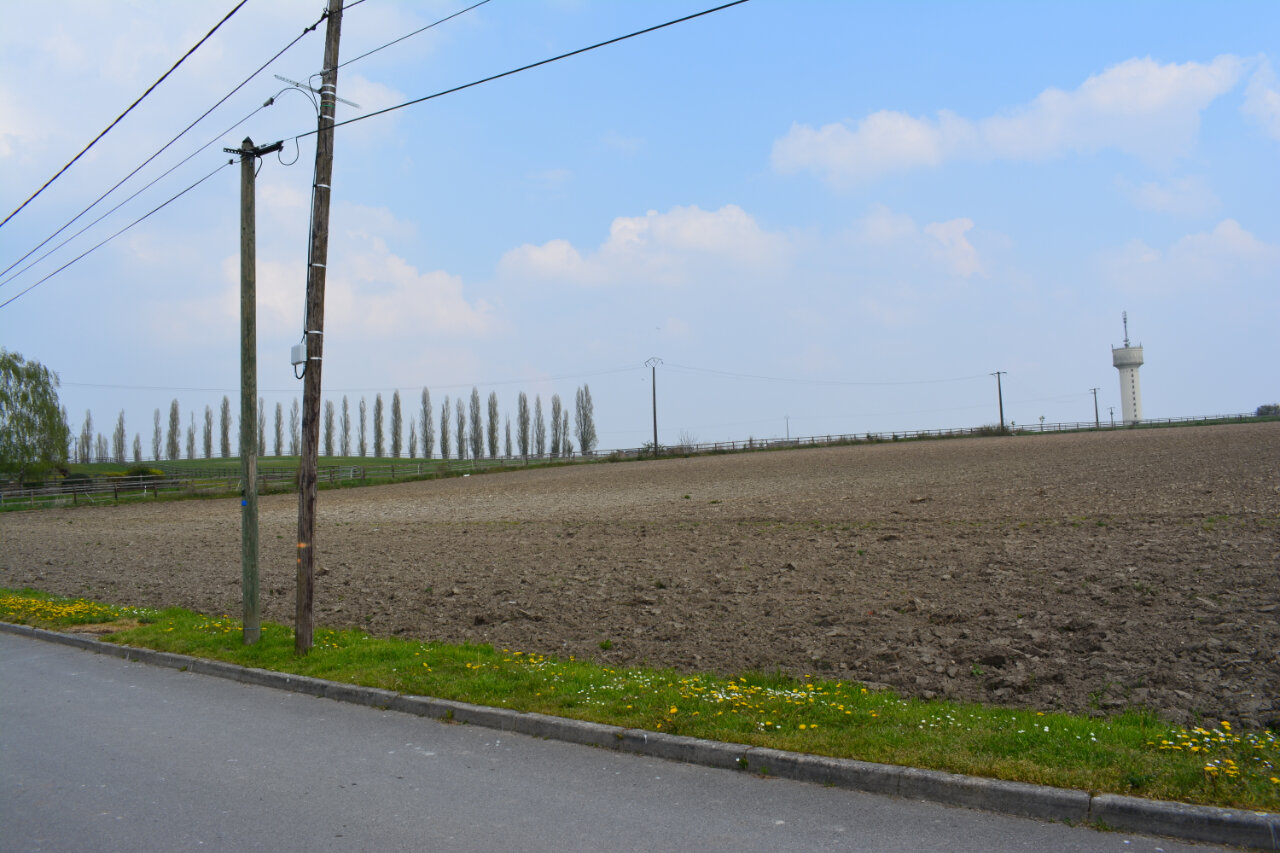  Land in Laon, France No. 85367