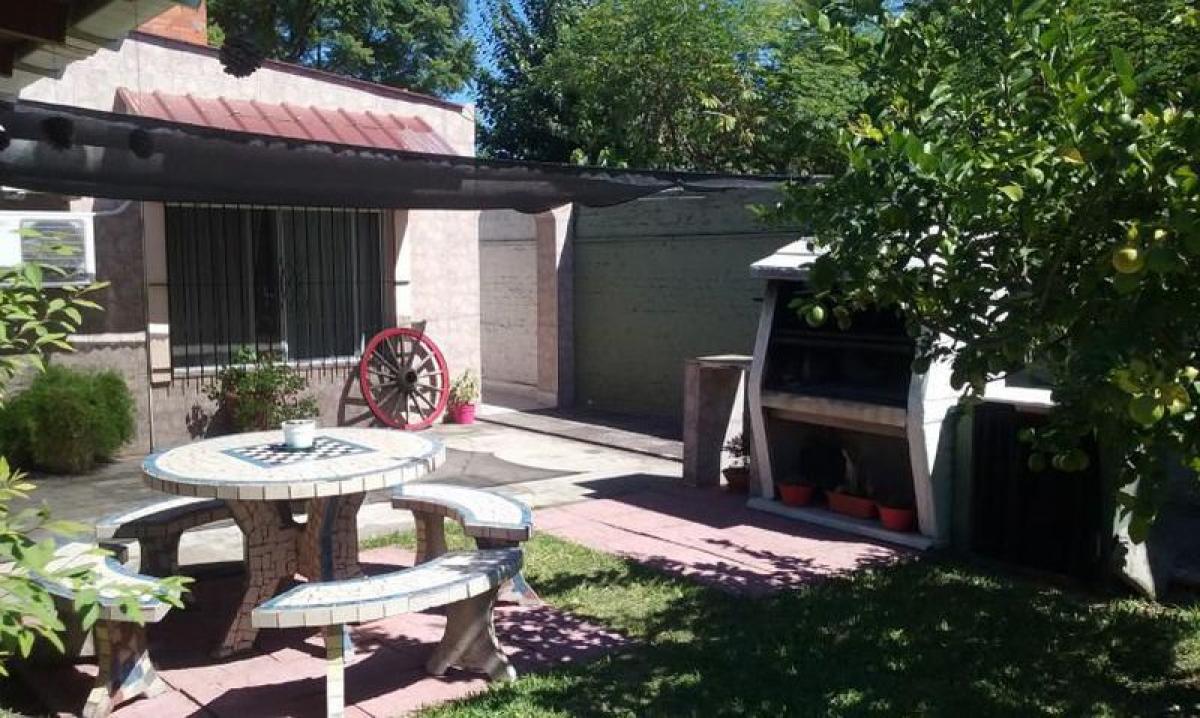 2 bedrooms House in Tres de Febrero, Argentina No. 53099