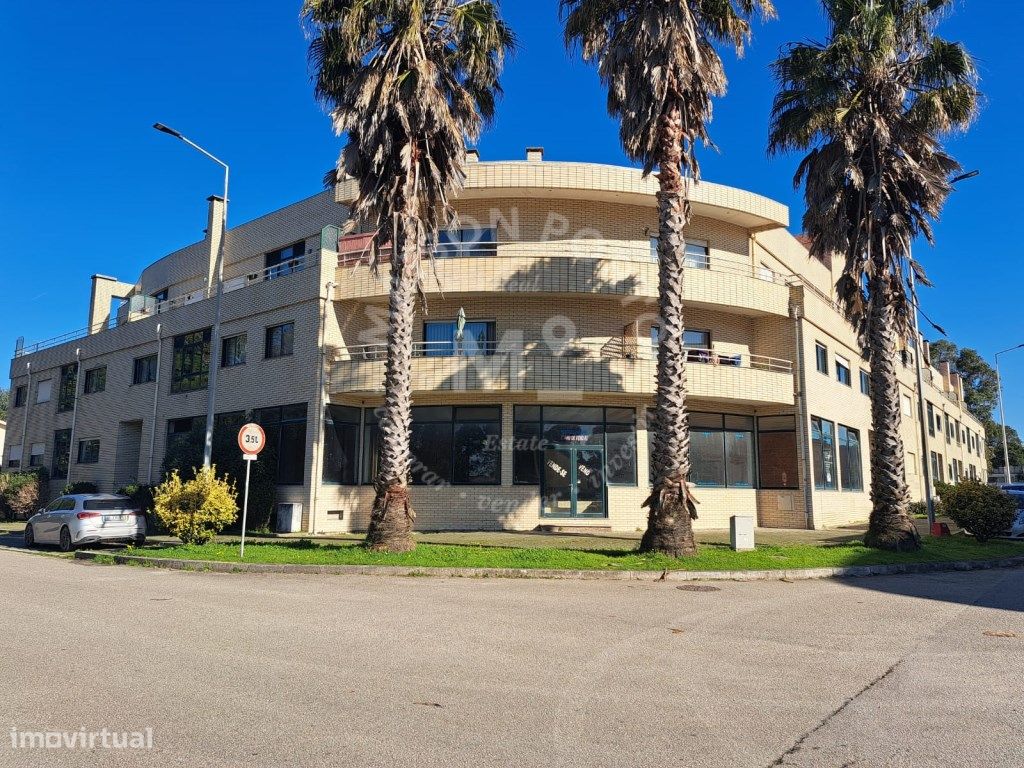 496m² Commercial property in Madalena, Portugal No. 247292