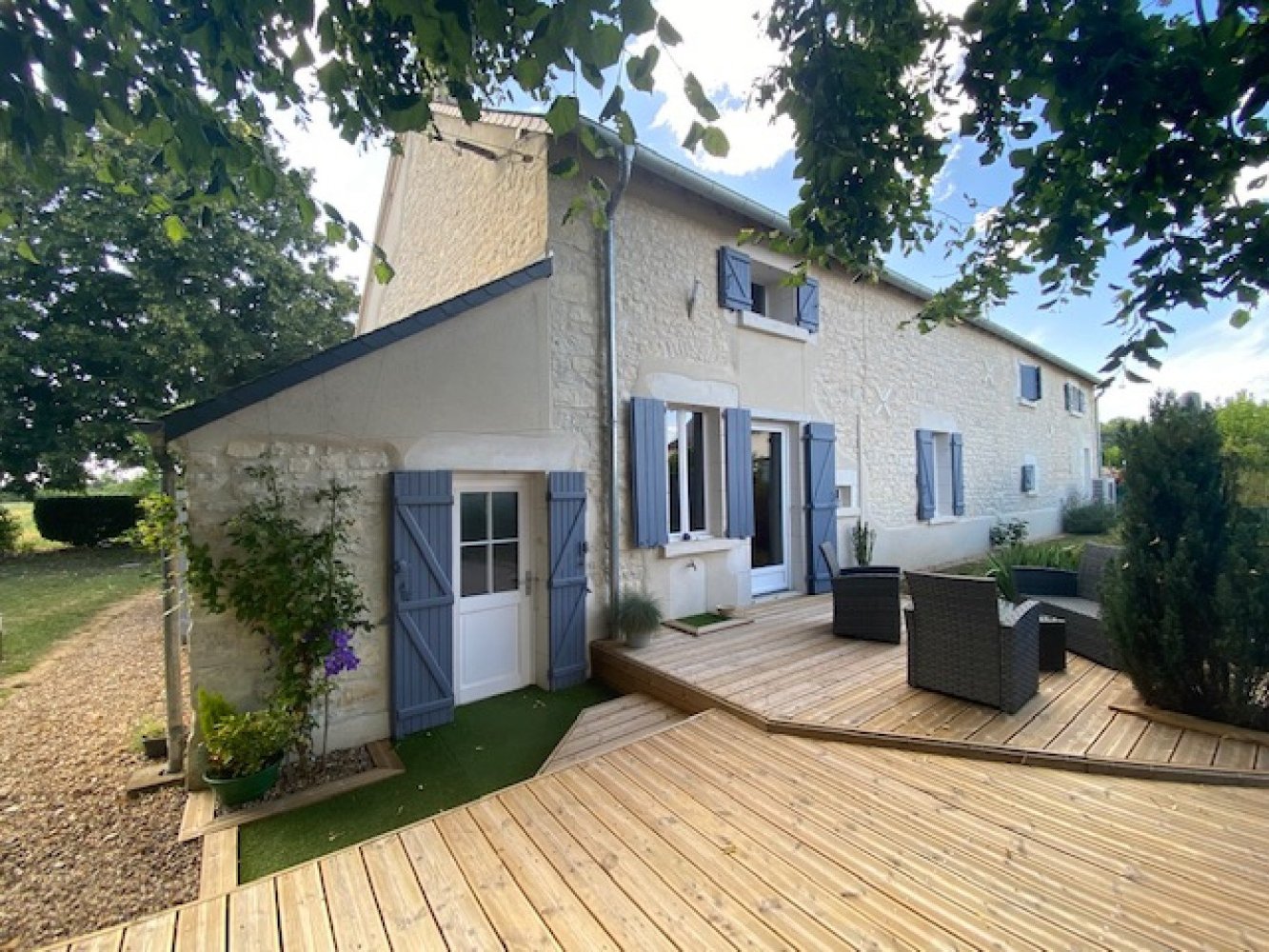 4 bedrooms House in Gron, France No. 69897