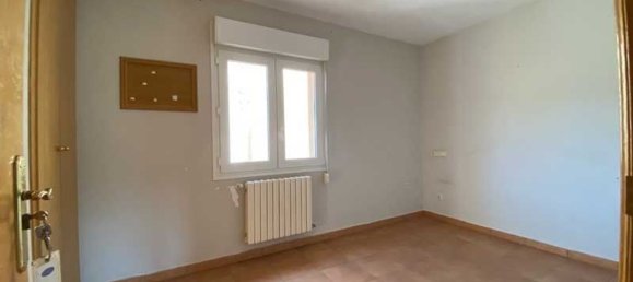 656m² Building in Zaragoza, Spain No. 66744 16