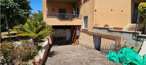 4-Zimmer Wohnung in Rome, Italy, Nr. 222778 2