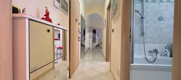 2-salle Appartement à Bollate, Italy No. 128454 3