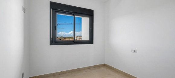 Apartamento de 2 dormitorios en Alicante, Spain No. 145039 24