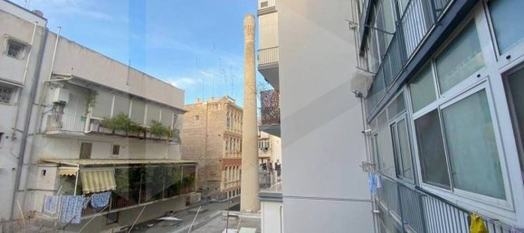 Apartamento de 4 habitaciónes en Bari, Italy No. 26147 20