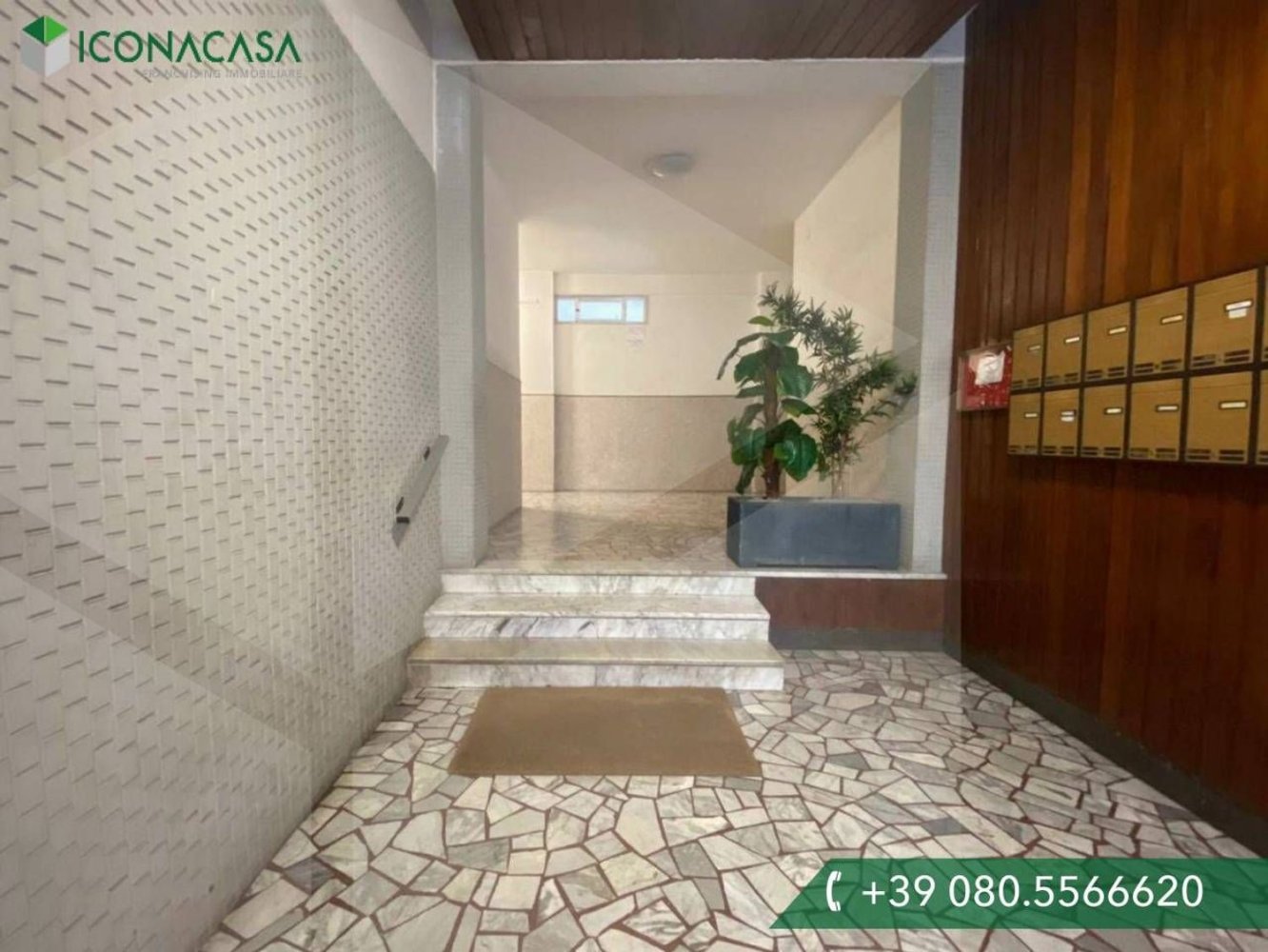 Apartamento de 4 habitaciónes en Bari, Italy No. 26147