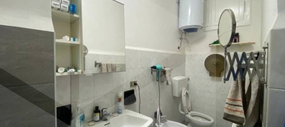 Apartamento de 4 habitaciónes en Bari, Italy No. 26147 23