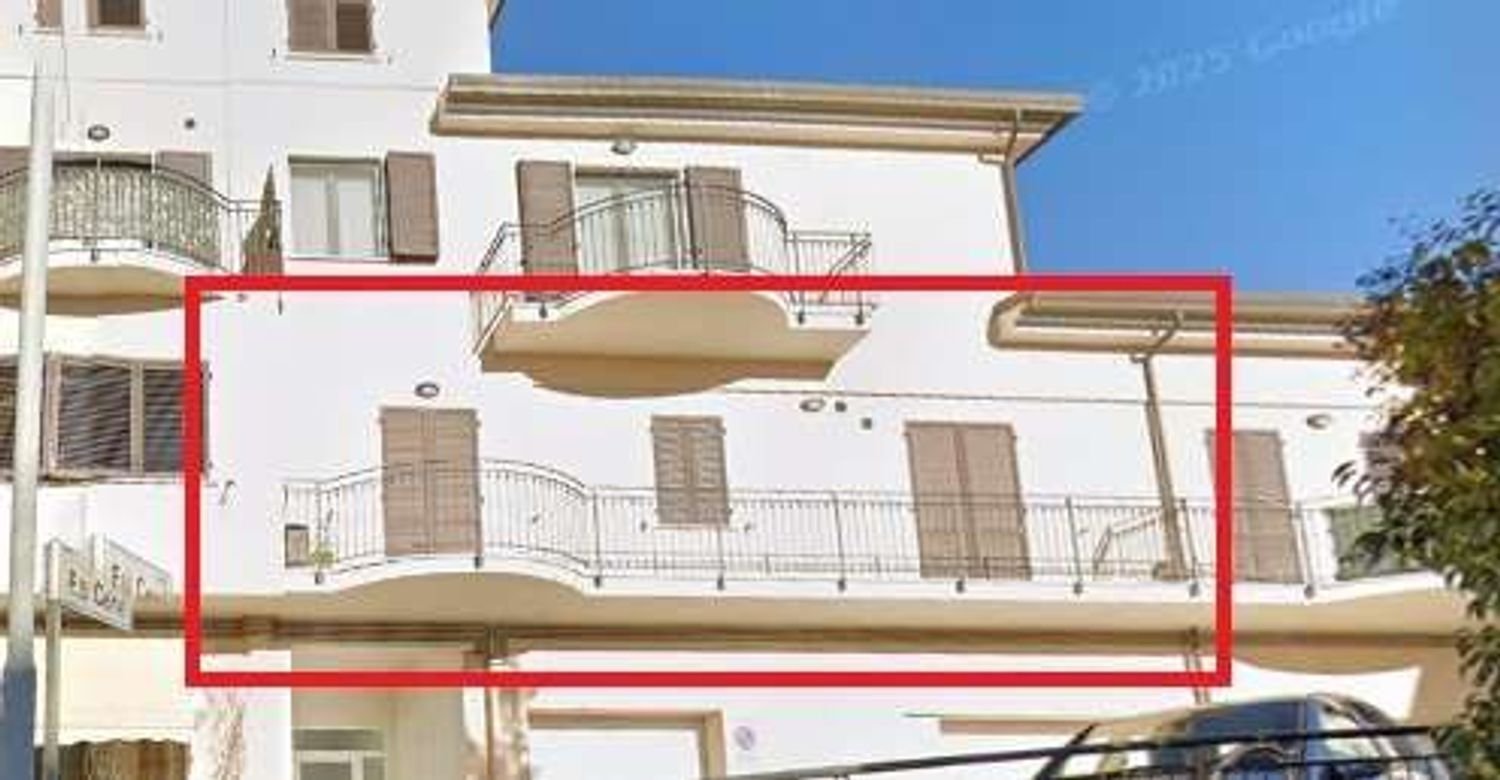 Apartamento de 4 dormitorios en Monte Urano, Italy No. 358350