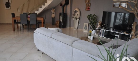 3 bedrooms House in Damery, France No. 159189 3