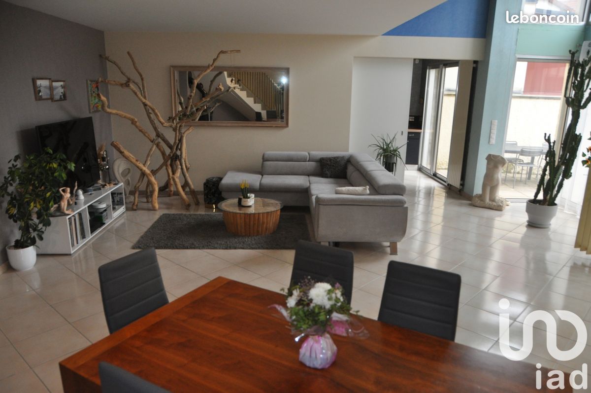 3 bedrooms House in Damery, France No. 159189