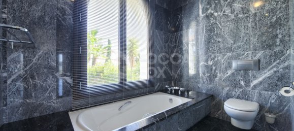 6 bedrooms Villa in Malaga, Spain No. 21131 10