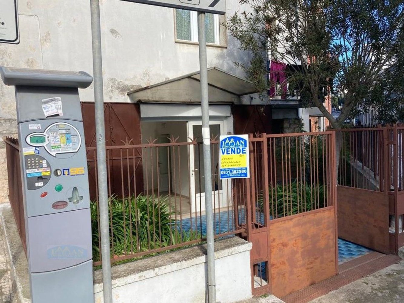 56m² Commercial property in Ceglie Messapica, Italy No. 164755