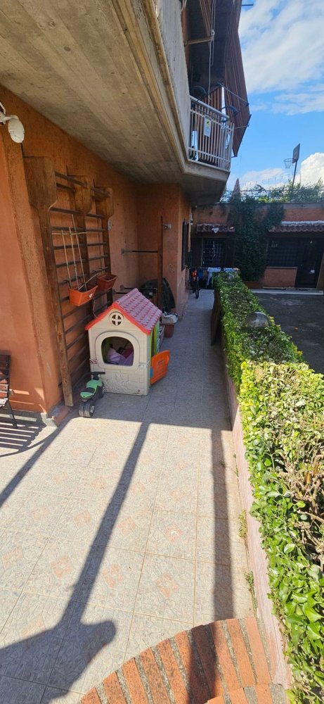 Квартира с 4 комнатами в Рим, Италия № 289642