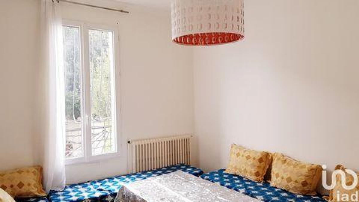 2 bedrooms Condo in Stains, France No. 30462